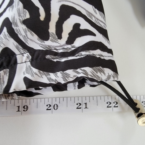 EUC threehearts Zebra Print Weather/Windproof Jacket Size Petite XL - Picture 7 of 8